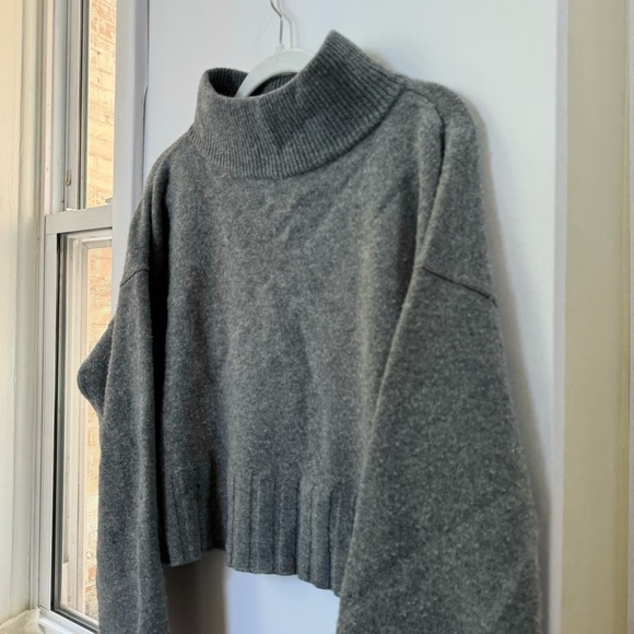 Reformation Elvezia Regenerative Wool Turtleneck Sweated Cropped Knit Grey Large - Picture 4 of 11